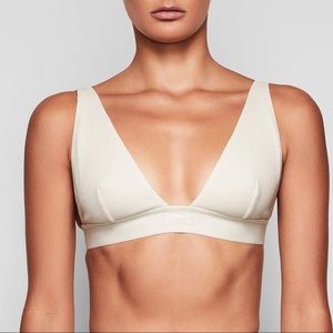 NWT SKIMS Plunge Bra in Bone